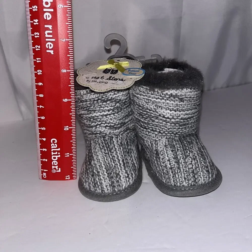 First Steps Baby Booties 0-3M Gray Knit Faux Fur Winter Pre-Walker NWT